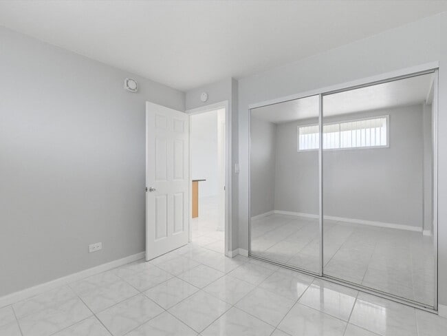 Building Photo - 14 Aulike St