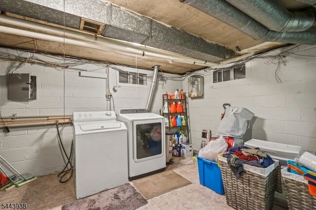 Building Photo - 57 Ivanhoe Ter