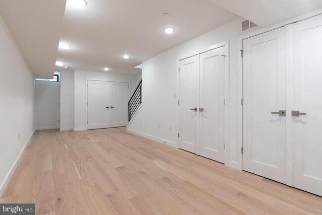 Building Photo - 850 N 19th St