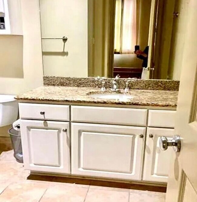 Building Photo - 1201 Canal St