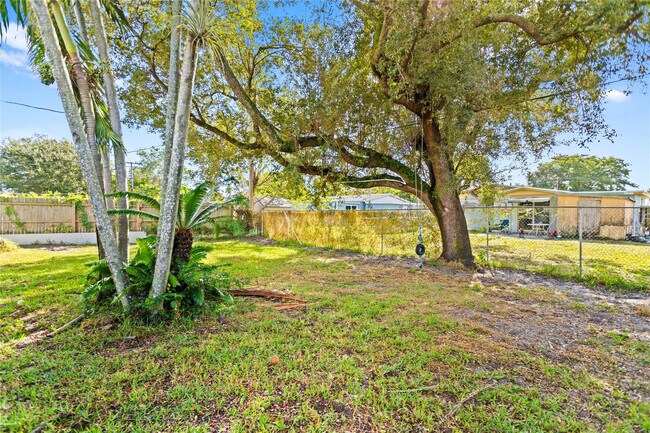 Building Photo - 4184 SW 49th Ct