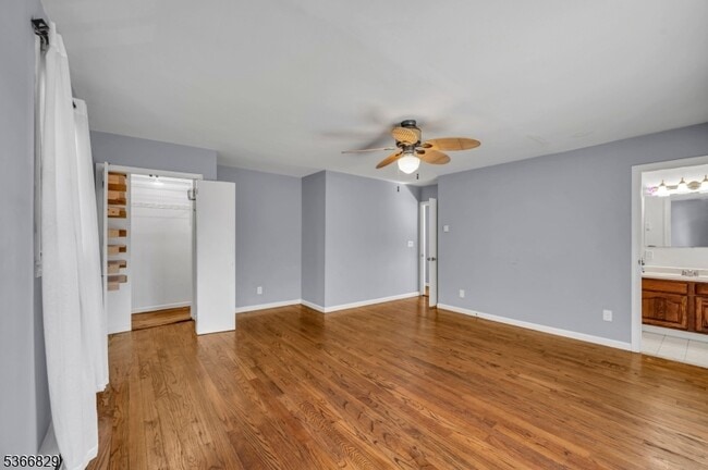 Building Photo - 4 Rosewood Ln