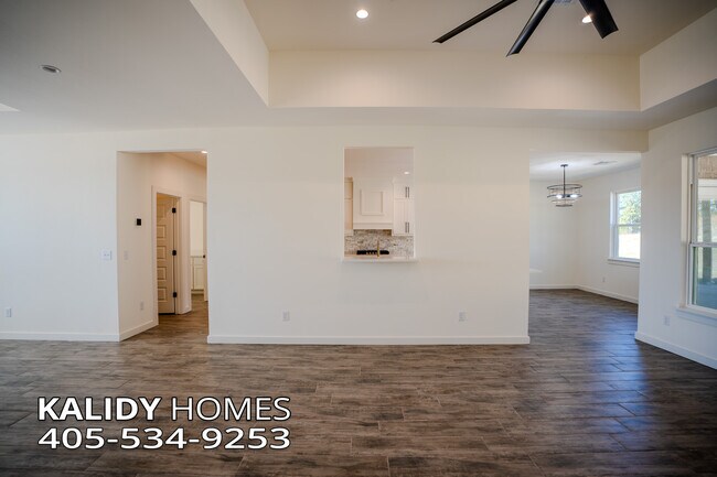 Building Photo - 2103 Kalidy Dr