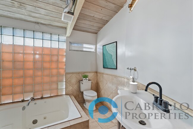 Building Photo - Gorgeous 5bd/3ba house walking distance to SDSU w/ Pool