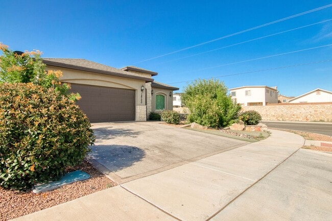 Building Photo - Eastside Beautiful 3 bed/2 baths