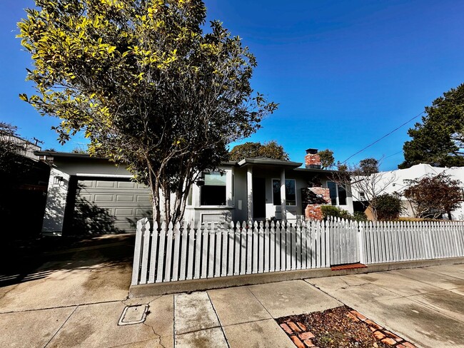 Primary Photo - Charming Updated Two-bedroom in Pacific Gr...