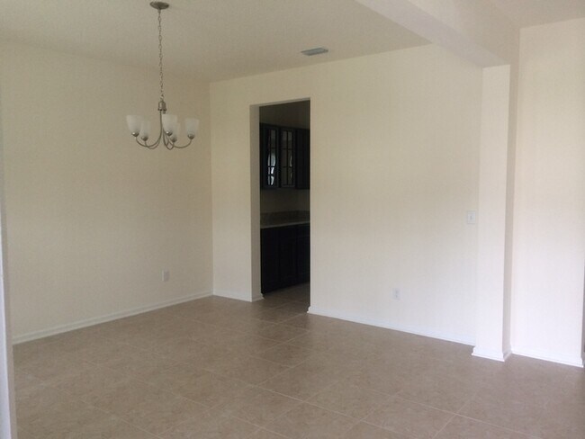 Building Photo - Spacious 5 Bedroom Home In Durbin Crossing