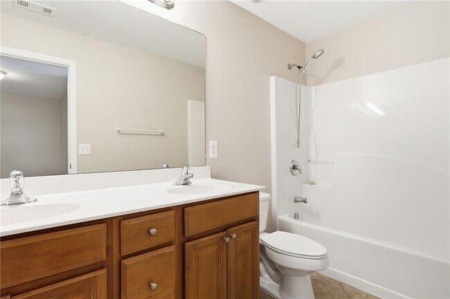 Building Photo - 113 Greenbrier Way