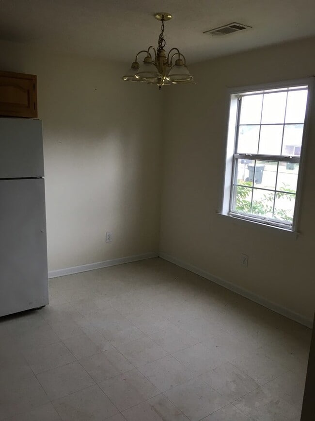 Building Photo - 2BR/2BA Duplex – Hassle-Free Living with Lawn Care Included