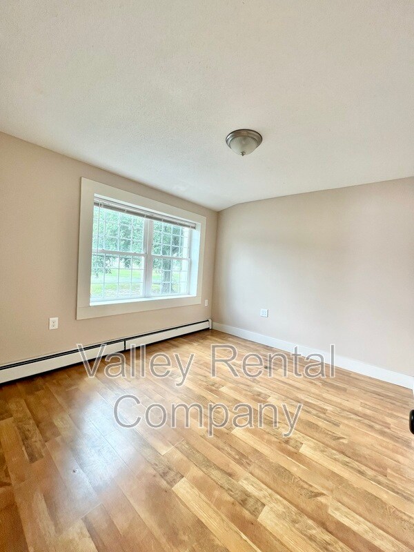 Building Photo - 132 Middle St