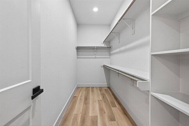 Building Photo - 975 Highland Lgt Ln