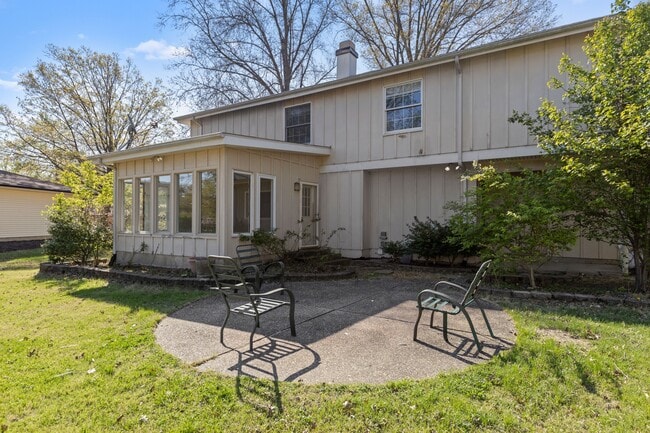 Building Photo - 14355 Rainy Lake Dr