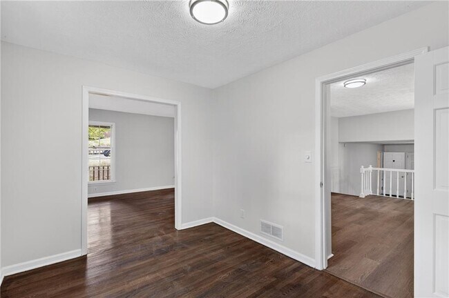 Building Photo - 2164 Riverbrook Rd
