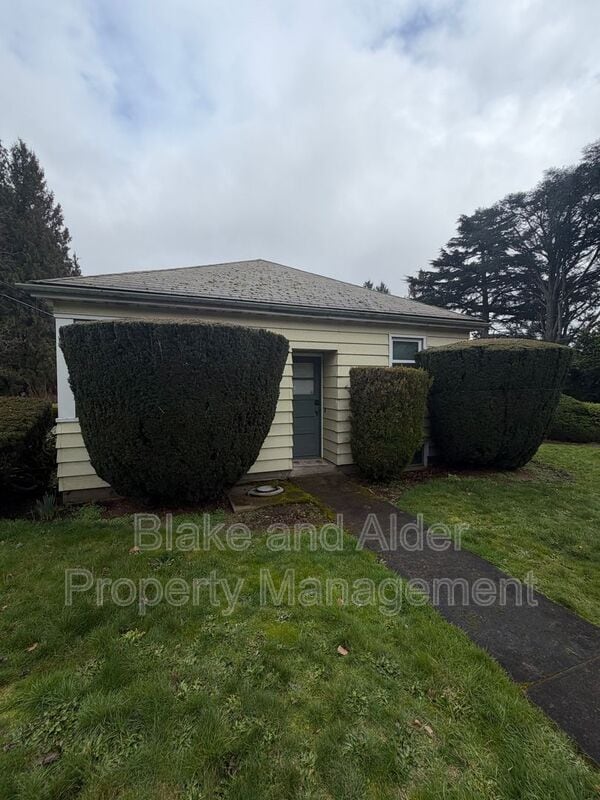 Building Photo - 7303 SE Madison St