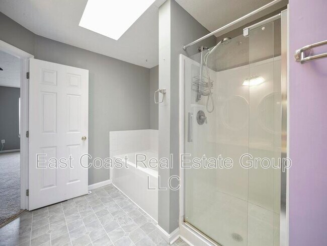 Building Photo - 4910 Edgeware Ter