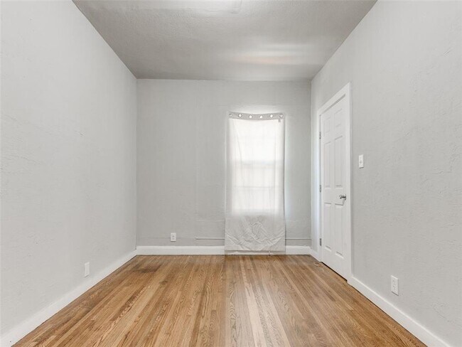 Building Photo - Charming Updated Bungalow in the Heart of Shawnee!