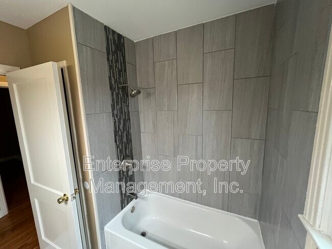 Building Photo - 3938 Brennan Dr