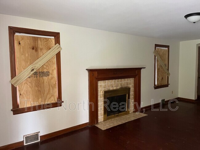 Building Photo - 432 Woodbury Ave