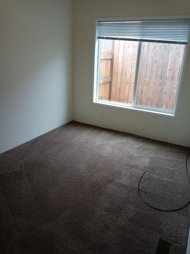 Building Photo - 3bd/2 bath Mobile Home Available now!