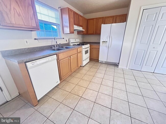 Primary Photo - 213 Emily Ln