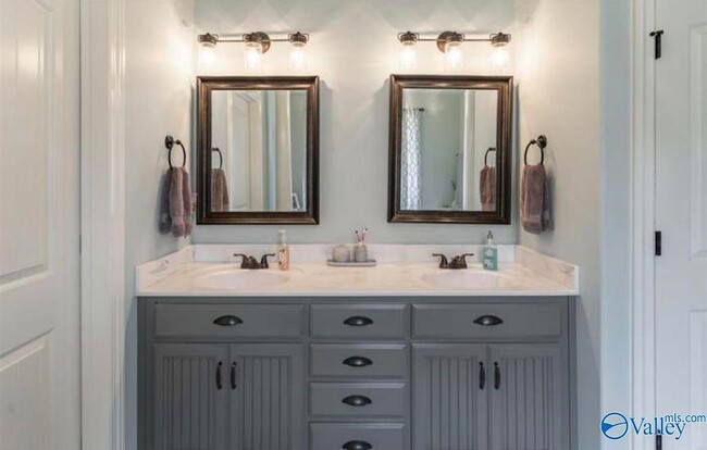 Building Photo - 13622 Arbor Ridge