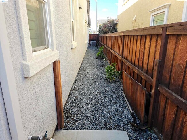 Building Photo - 2488 Remy Cantos Dr