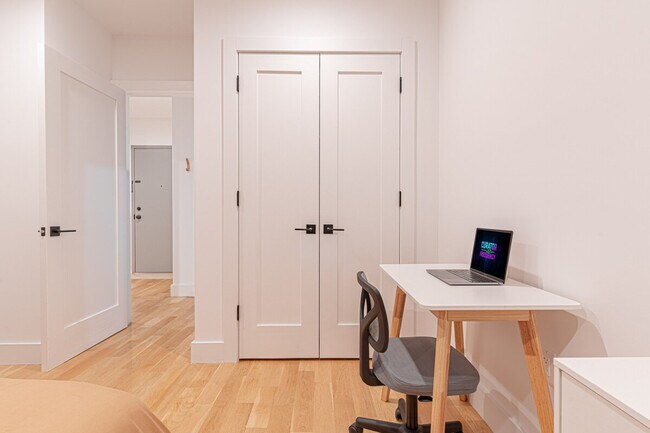 Building Photo - 248 Schaefer St