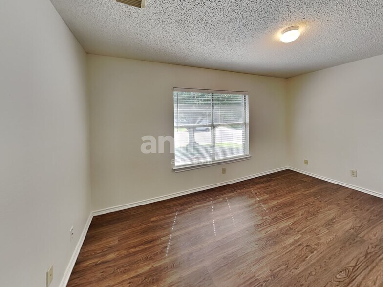 Building Photo - 6422 Beech Trail Dr