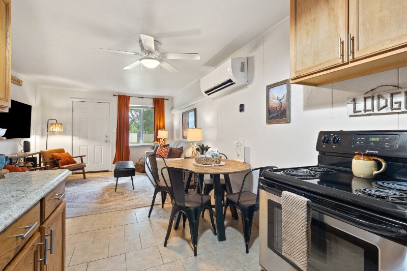 Building Photo - 661 8th Ave E N