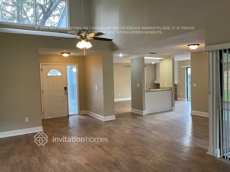 Building Photo - 15642 Bear Creek Dr