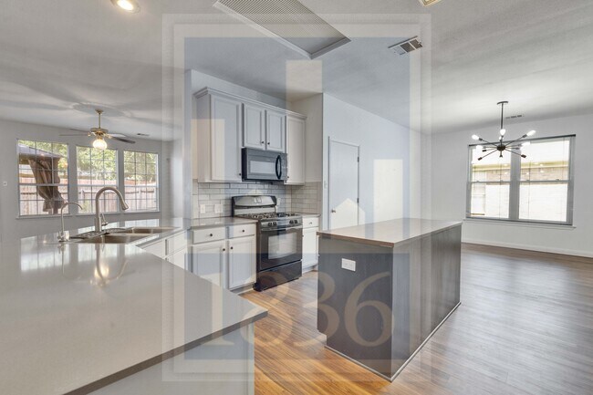Building Photo - 1204 Thackeray Ln