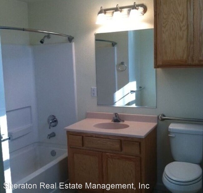 Building Photo - 2052 Hartford Dr