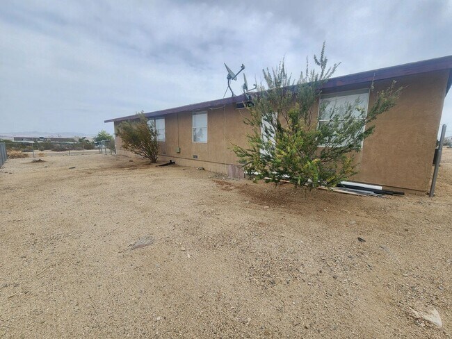Building Photo - 4 Bedrooms in Hansen Tract