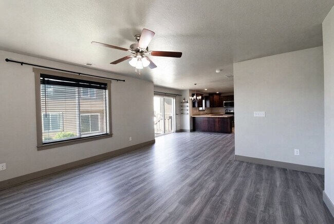 Building Photo - 110 W 930 N