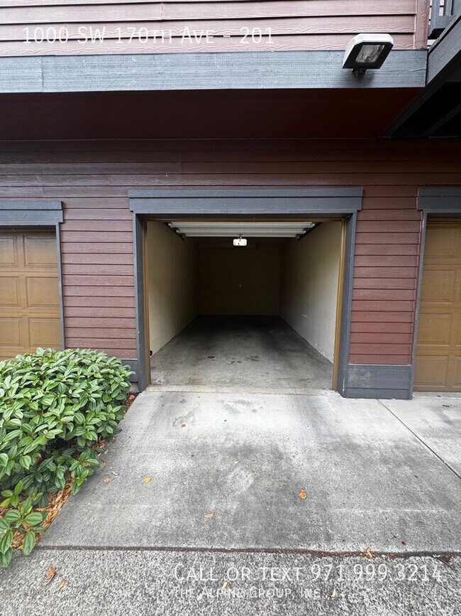 Building Photo - 1000 SW 170th Ave