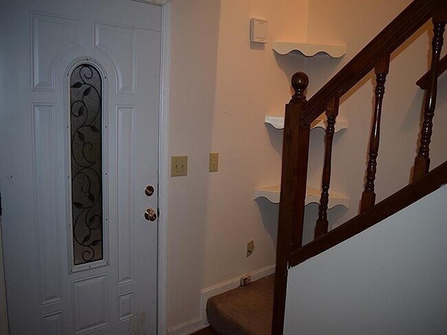 Building Photo - 2065 Vernon Commons