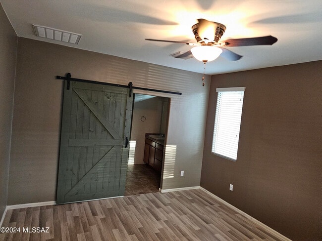 Building Photo - 6652 W Fishermans Dr