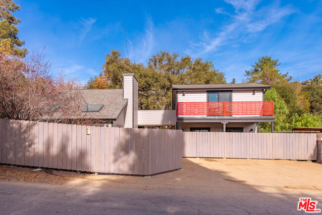 Building Photo - 1372 Old Topanga Canyon Rd