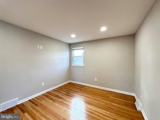 Building Photo - 3746 Genesee Dr