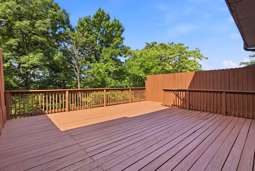 Building Photo - 388 Huntington Ridge Dr