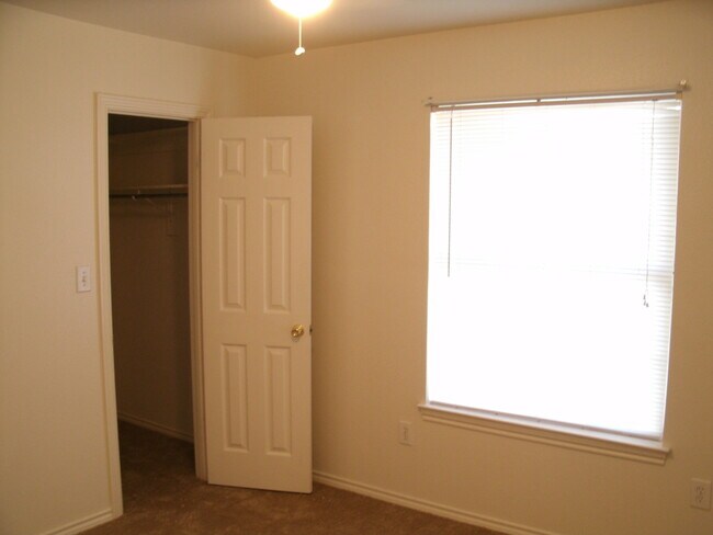 Building Photo - 40100-3105