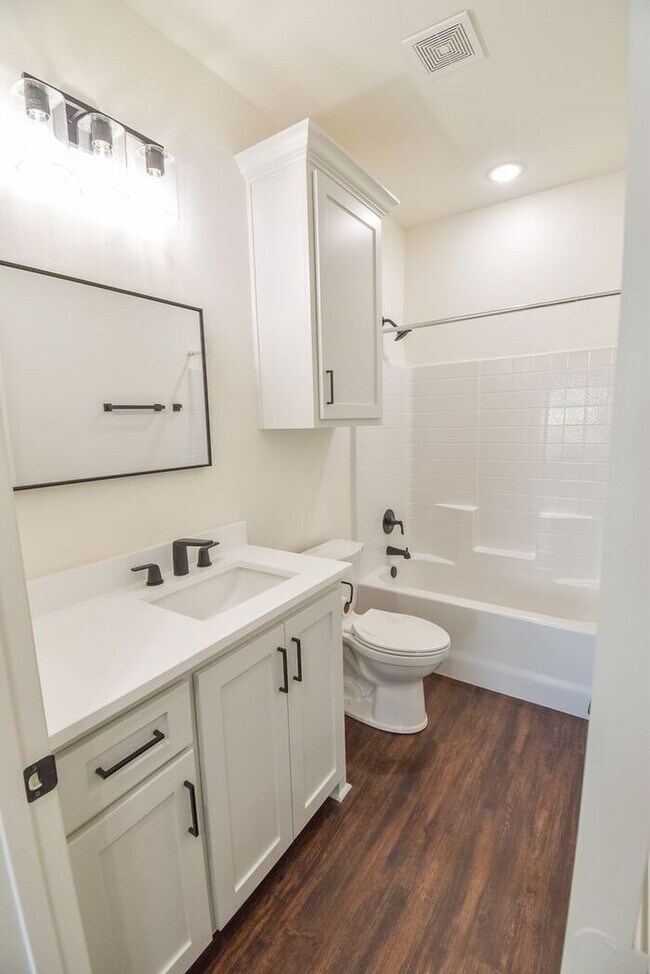 Building Photo - Tour Today! Stunning 4 Bedroom 2 Bath in W...