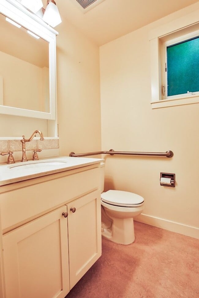 Building Photo - 1086 Village Loop