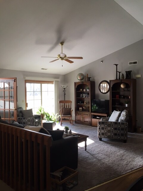 Living room - 135 W Oak Leaf Dr