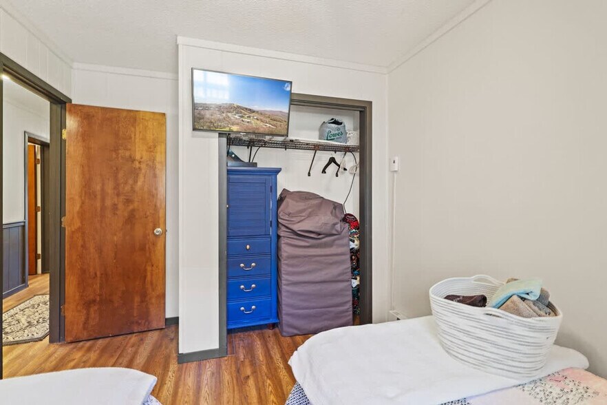 Building Photo - 301 Pinnacle Inn Rd