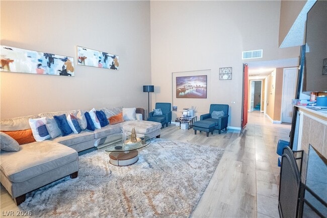 Building Photo - 2451 Domingo St