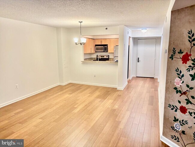 Building Photo - 10101 Grosvenor Pl