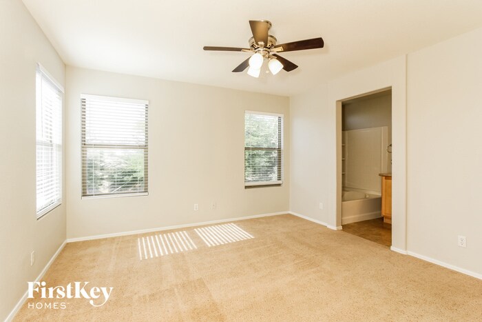 Building Photo - 11911 W Fontenelle Dr