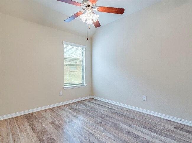 Building Photo - 327 Saffron Springs