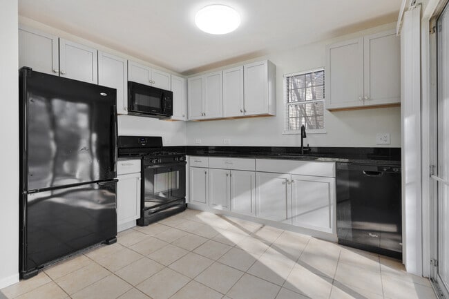 Building Photo - 63 N Victoria Ln